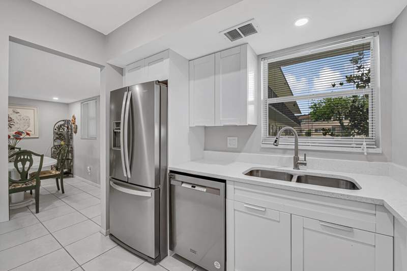2 bedroom Condominium at 752 Lori Drive #217, Lakeside Village Condo 6, Palm Springs — photo 3