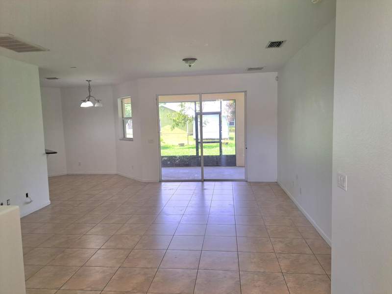 3 bedroom Single Family Residence at 2262 SE Glover Street, Port St Lucie Section 18, Port St. Lucie — photo 2