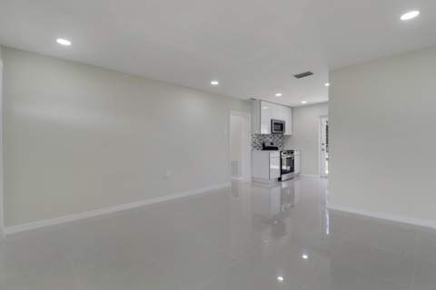 4785 Clinton Boulevard, Lake Worth FL - photo 6 of 32