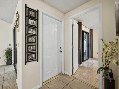 5933 Golden Eagle Circle, Palm Beach Gardens FL - photo 7 of 31