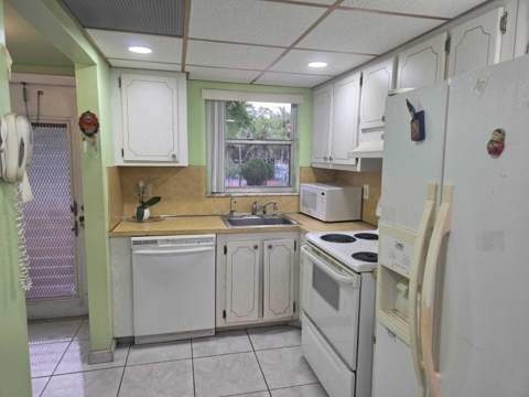 8101 S Sunrise Lakes Drive #204, Sunrise FL - photo 6 of 13
