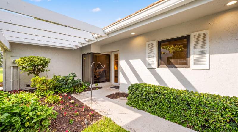 2 bedroom Villa at 3636 Freshwater Drive, Windward At Jonathans Landing, Jupiter — photo 3