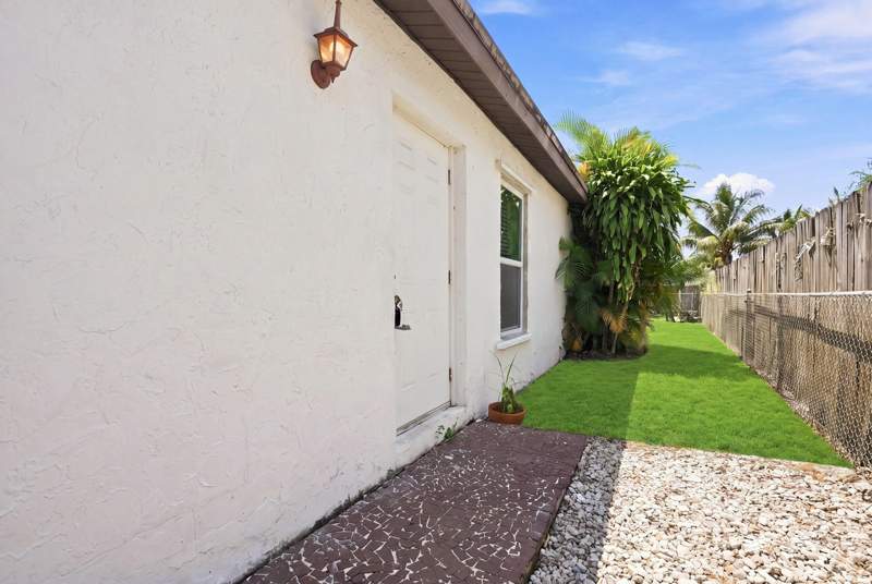 2 bedroom Townhouse at 5884 S 38th Street, Villa Del Trio, Greenacres — photo 2