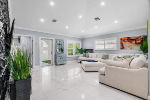 533 NE 1st Avenue, Deerfield Beach FL - photo 7 of 54