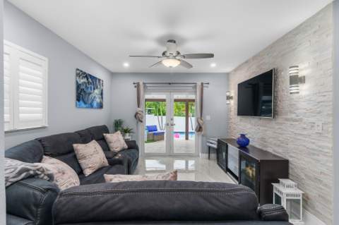 533 NE 1st Avenue, Deerfield Beach FL - photo 23 of 54