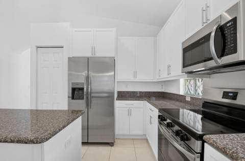 8107 Bellafiore Way, Boynton Beach FL - photo 10 of 32