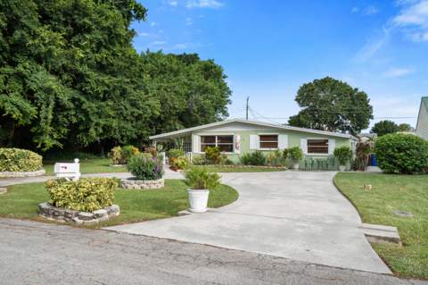 2330 SE Madison Street, Stuart FL - photo 6 of 40