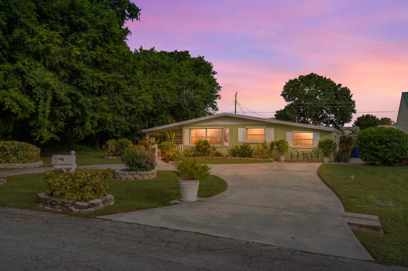 2 bedroom Single Family Residence at 2330 SE Madison Street, Coral Gardens, Stuart — photo 2