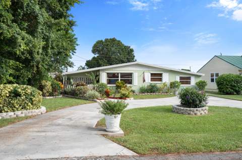 2330 SE Madison Street, Stuart FL - photo 7 of 40