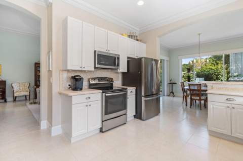 9139 Bay Harbour Circle, West Palm Beach FL - photo 7 of 39