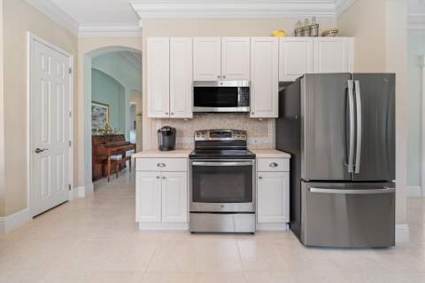 9139 Bay Harbour Circle, West Palm Beach FL - photo 8 of 39