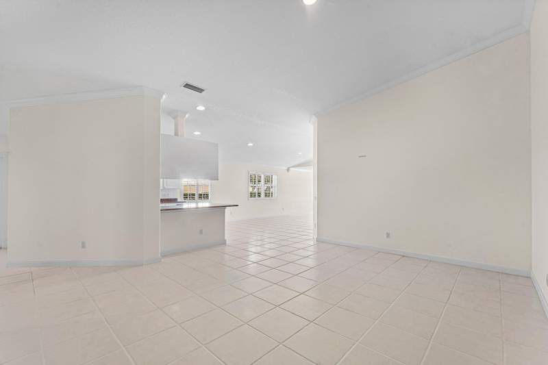 2 bedroom Villa at 693 Hudson Bay Drive, Isles At Palm Beach Gardens, Palm Beach Gardens — photo 5