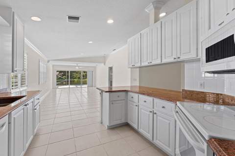 693 Hudson Bay Drive, Palm Beach Gardens FL - photo 17 of 59