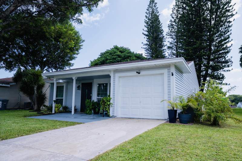 2 bedroom Single Family Residence at 9060 Chrysanthemum Drive, Tartan Lakes 1, Boynton Beach — photo 3