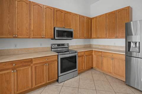 2585 SE Lakewood Street, Port St. Lucie FL - photo 9 of 32