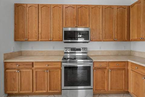 2585 SE Lakewood Street, Port St. Lucie FL - photo 11 of 32