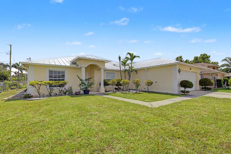 4 bedroom Single Family Residence at 2585 SE Lakewood Street, Port St Lucie Section 40, Port St. Lucie — photo 3
