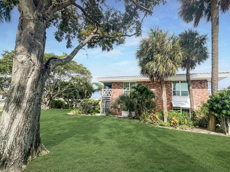 2 bedroom Condominium at 331 Tequesta Drive #216, Blair House Condo A, Tequesta — photo 2