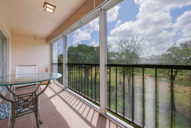2 bedroom Condominium at 6080 NW 44th Street #Apt 414, Greens Of Inverrary Phase I, Lauderhill — photo 3