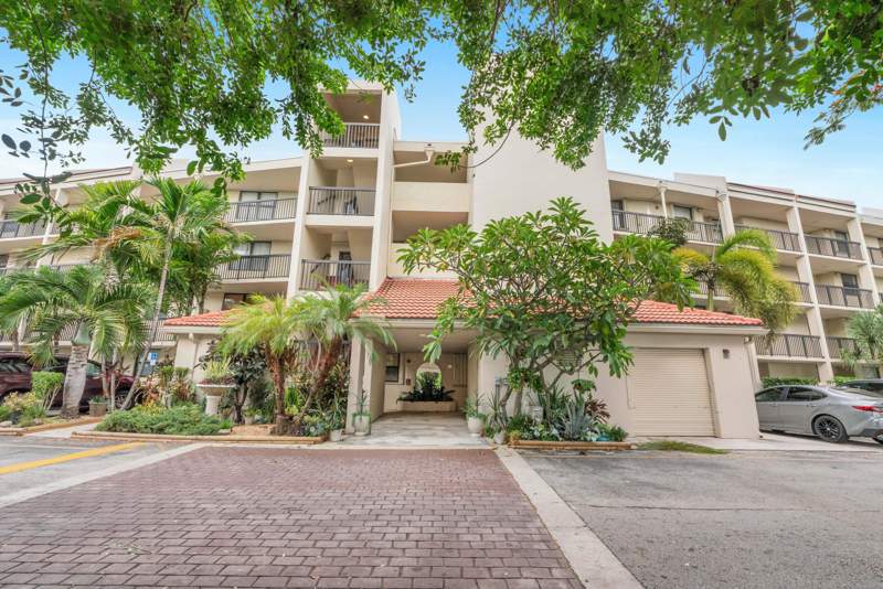 2 bedroom Condominium at 116 LAKE EMERALD Drive #101, LAKE EMERALD CONDOMINIUM NO SIX, Oakland Park — photo 2