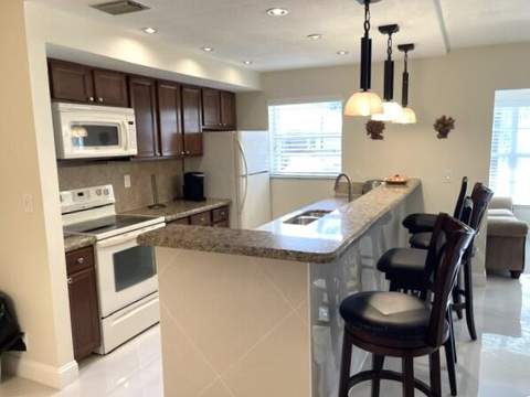 1315 High Point Way #B, Delray Beach FL - photo 7 of 52