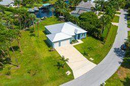 2070 NW Pine Tree Way, Stuart FL - photo 6 of 33