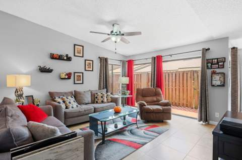 204 Meadows Drive, Boynton Beach FL - photo 7 of 43