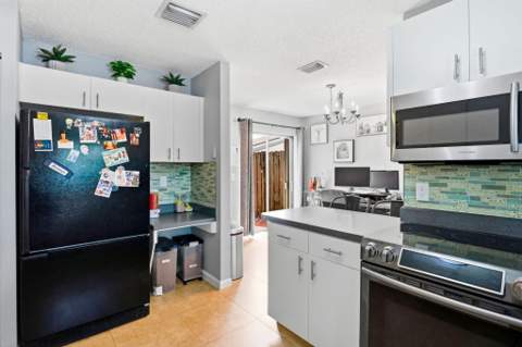 204 Meadows Drive, Boynton Beach FL - photo 12 of 43