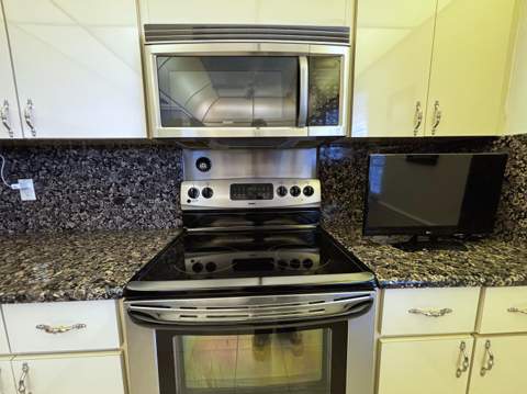 3930 Oaks Clubhouse Drive #506, Pompano Beach FL - photo 8 of 15