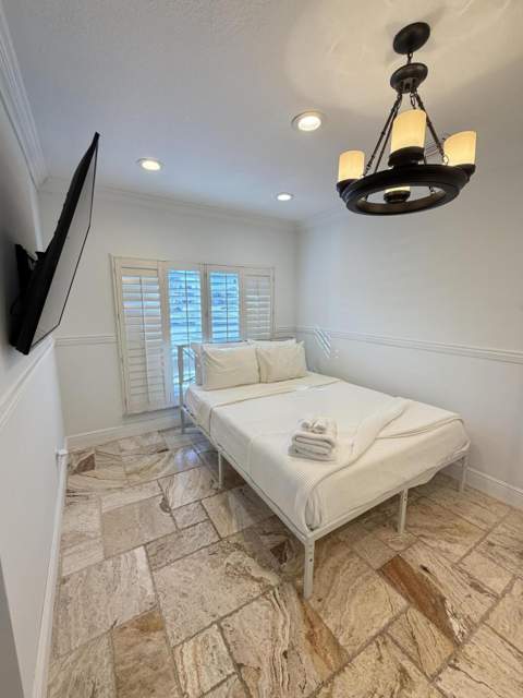 2557 SW 14th Court, Deerfield Beach FL - photo 10 of 28