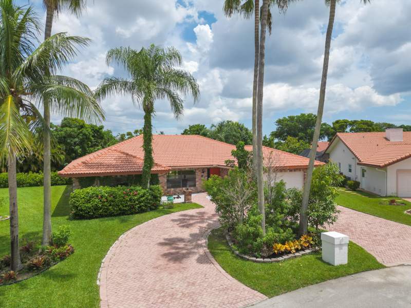4 bedroom Single Family Residence at 8501 NW 80 Street, Woodmont Tract 57, Tamarac — photo 3