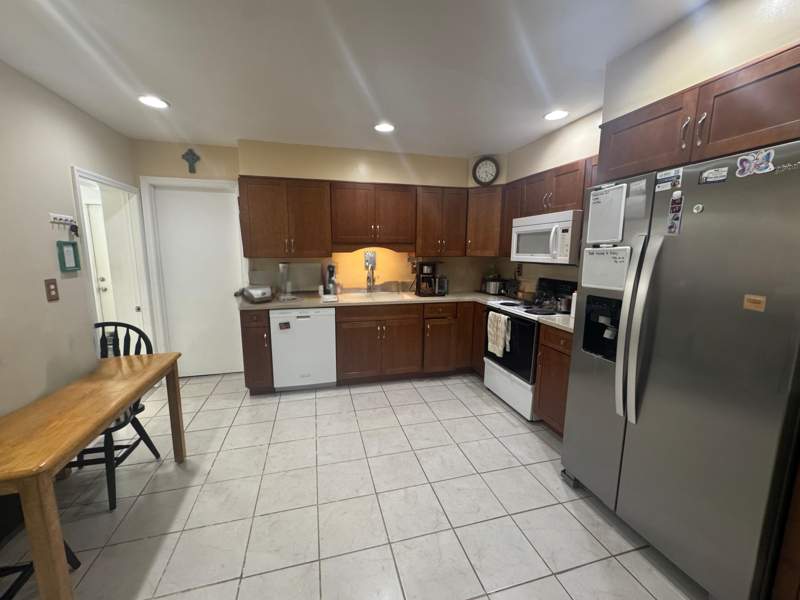 4 bedroom Single Family Residence at 704 E Hillsboro Boulevard, Deerfield Beach Estates, Deerfield Beach — photo 5