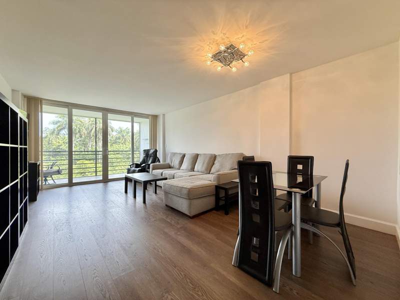 2 bedroom Condominium at 102 Royal Pk Drive #4C, Royal Park Condo, Oakland Park — photo 5