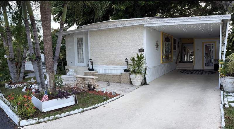 2 bedroom Manufactured Home at 107 Havenwood Drive, Havenwood Park, Pompano Beach — photo 2