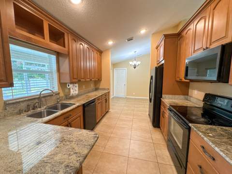 1773 SW Finch Lane, Port St. Lucie FL - photo 12 of 35