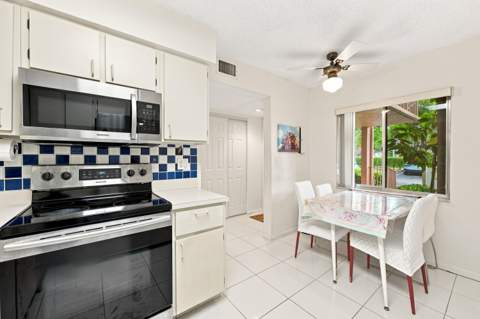 7321 Amberly Lane #110, Delray Beach FL - photo 10 of 30