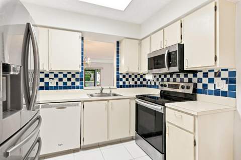 7321 Amberly Lane #110, Delray Beach FL - photo 11 of 30