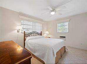 1050 SE 14th Place #15B, Fort Lauderdale FL - photo 10 of 23