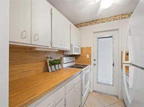 1050 SE 14th Place #15B, Fort Lauderdale FL - photo 9 of 23