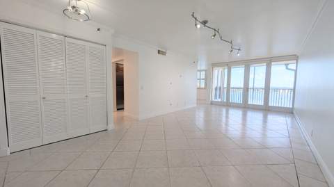 105 Lake Emerald Drive #810, Oakland Park FL - photo 16 of 18