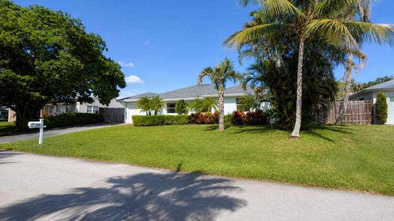 2 bedroom Single Family Residence at 364 Venus Avenue, Jupiter In The Pines Sec D, Tequesta — photo 2