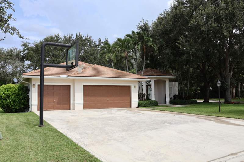 4 bedroom Single Family Residence at 5705 NW 100th Terrace, Westview Village, Coral Springs — photo 2