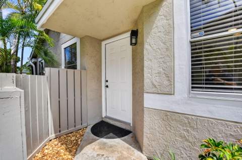 1971 Discovery Circle, Deerfield Beach FL - photo 7 of 40