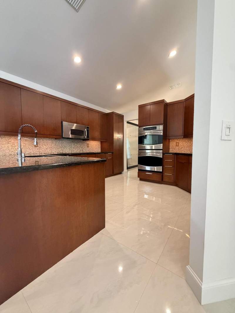 4 bedroom Single Family Residence at 5705 NW 100th Terrace, Westview Village, Coral Springs — photo 4