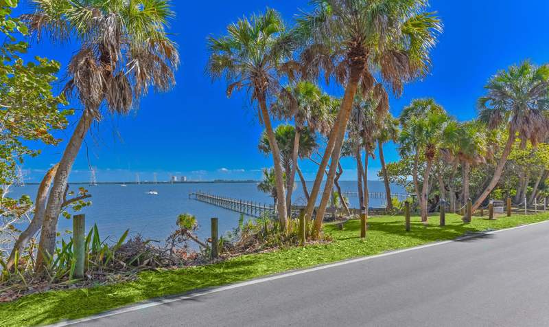 4 bedroom Single Family Residence at 8053 S Indian River Drive, Fort Pierce, Fort Pierce — photo 3
