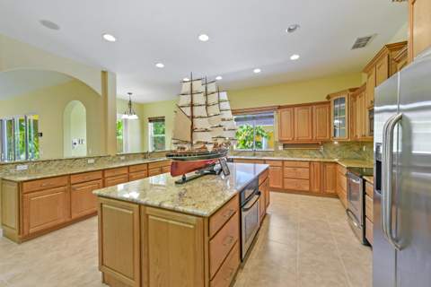 8053 S Indian River Drive, Fort Pierce FL - photo 16 of 48