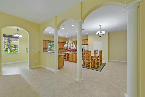 8053 S Indian River Drive, Fort Pierce FL - photo 15 of 48