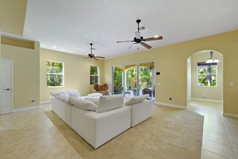 8053 S Indian River Drive, Fort Pierce FL - photo 14 of 48