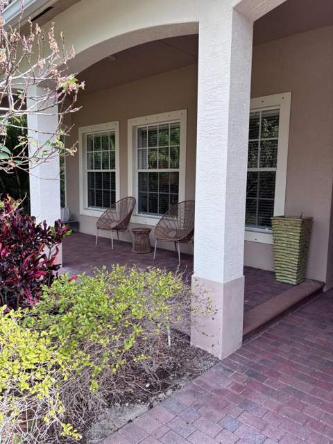6937 Monmouth Road, West Palm Beach FL - photo 8 of 55