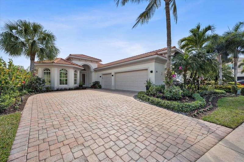 3 bedroom Single Family Residence at 180 Carina Drive, JUPITER COUNTRY CLUB, Jupiter — photo 2